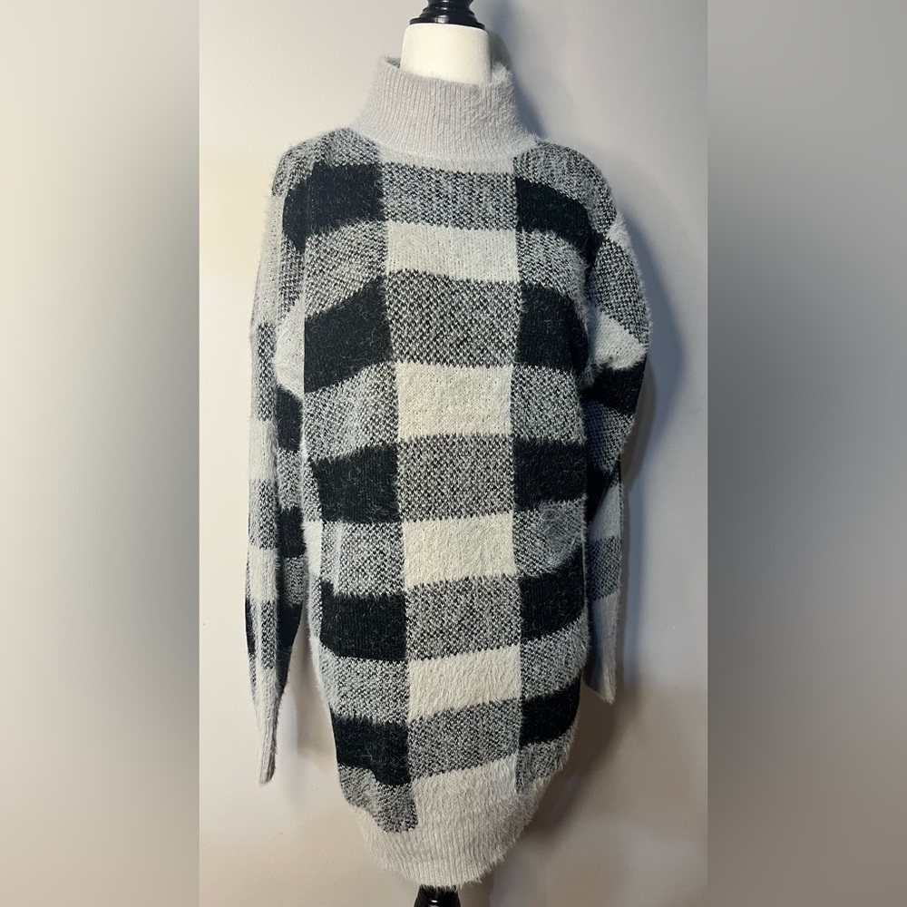 Forever Twenty One Long Soft Checkered Sweater!!